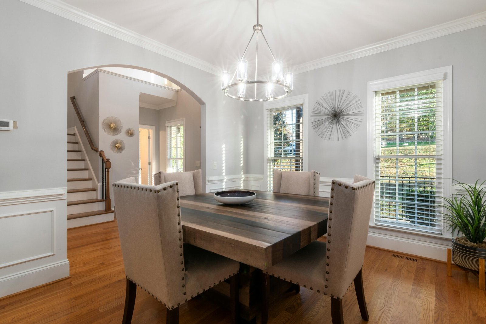 dining room with chandelier simple photo